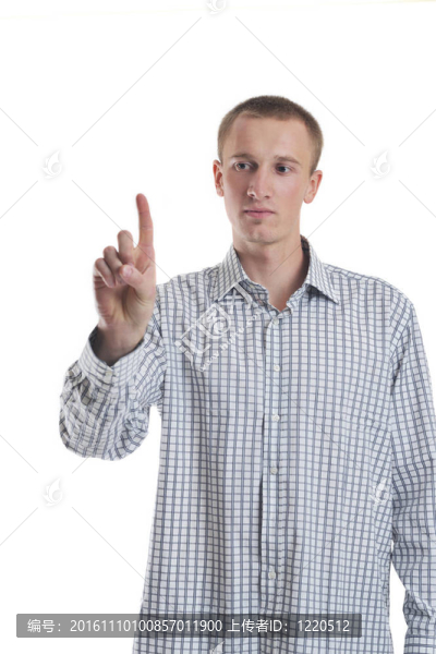 帥氣的年輕商人觸摸屏幕孤立