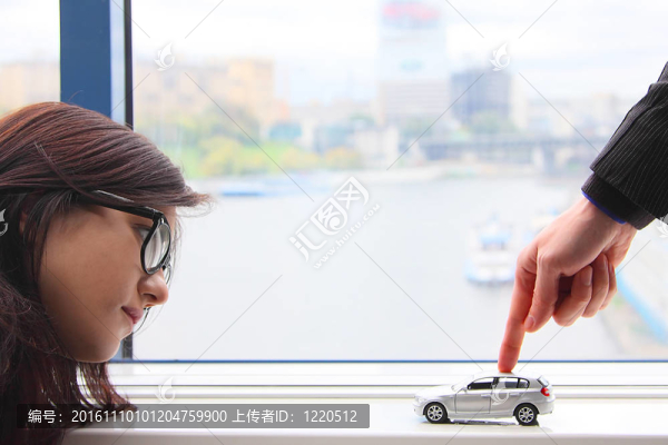 手指移動(dòng)玩具車