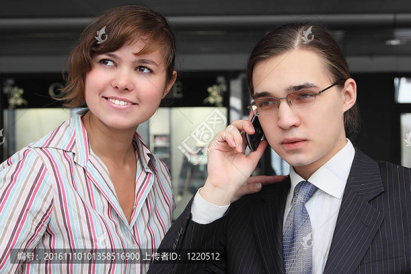 兩個(gè)年輕成功的商人