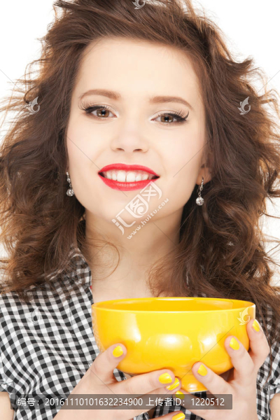 可愛的家庭主婦與杯子