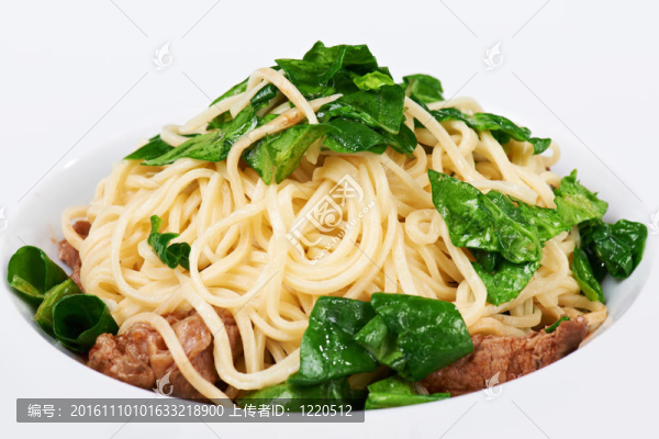 香草和牛肉意大利面
