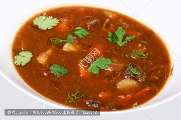 一碗牛肉蔬菜湯