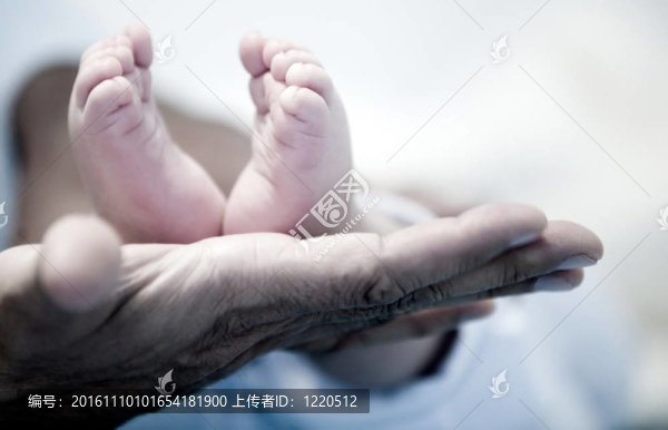 可愛的寶寶的腳