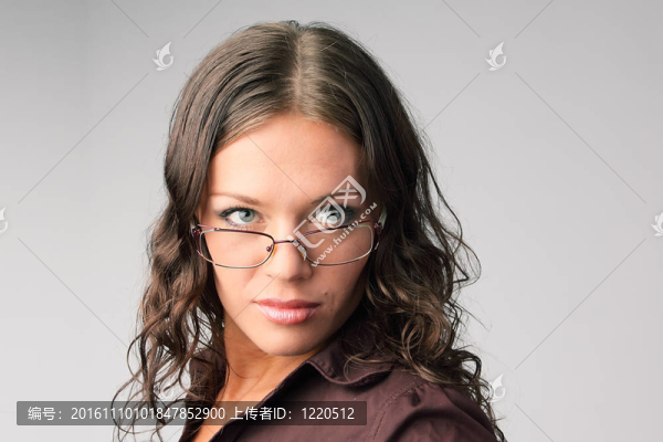 不滿(mǎn)-匯圖網(wǎng) www.fosd68.com 不滿(mǎn)