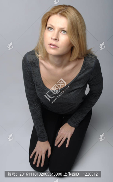 一個(gè)年輕的女孩