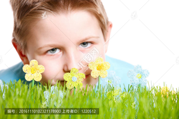 小男孩的春天肖像