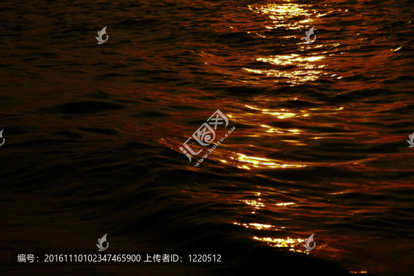 日落時的海水-水的閃耀與反射
