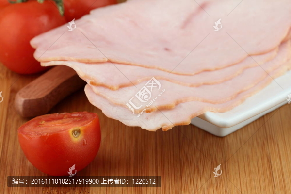 熏肉和番茄