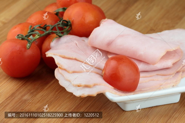 熏肉和番茄