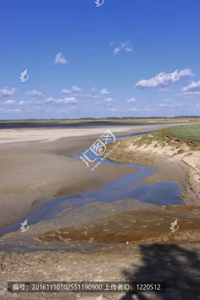 在對法國蛋白石海岸低潮的海景，沙灘