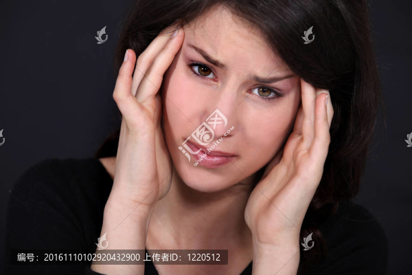 頭痛的女人