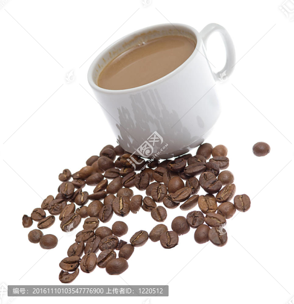 白色背景下的咖啡杯