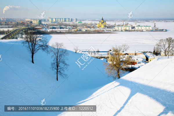 諾夫哥羅德市俄羅斯山上dyatlovy強霜凍