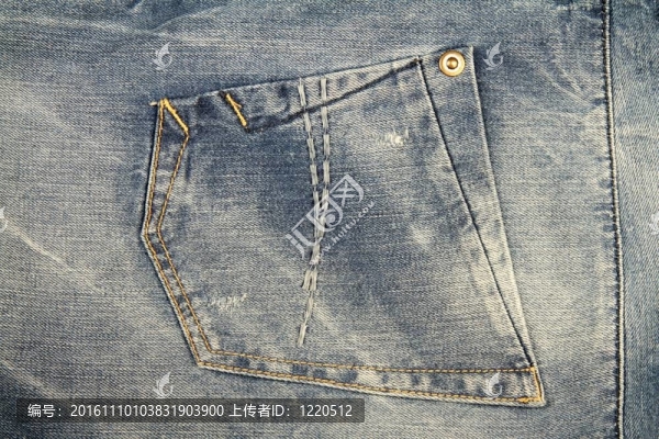 牛仔褲的口袋里