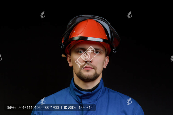 穿著工作服的工人
