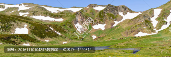 山上的湖；Ariege；法國