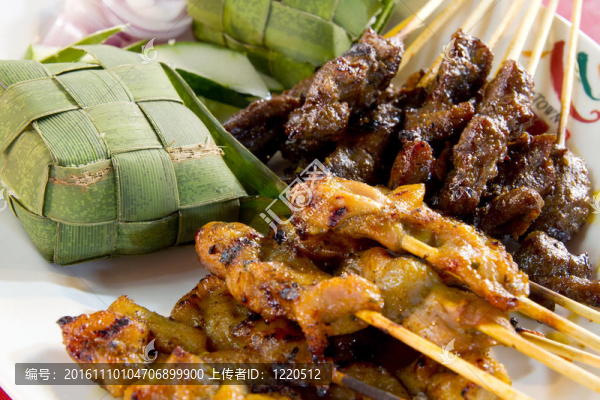 雞肉和羊肉沙爹串與Ketupat,Rice