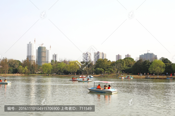 合肥植物園湖面泛舟