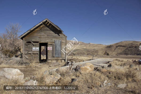 廢棄的老delapitating小屋