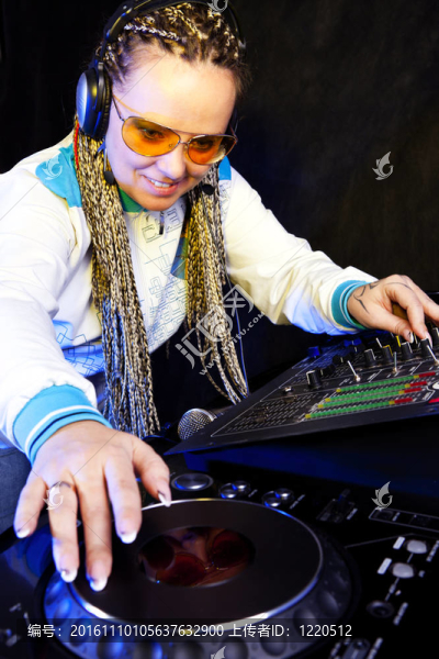 女人玩音樂的DJ