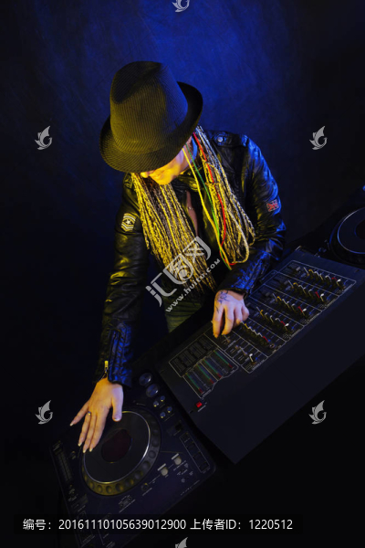 女人玩音樂的DJ