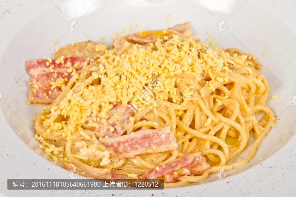 意大利面意面通心粉火腿蘑菇