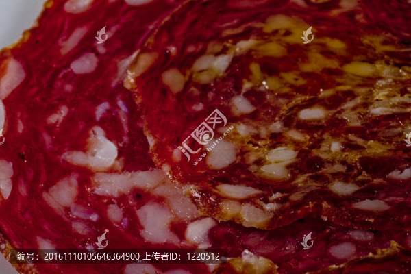西紅柿什錦香腸；黃瓜和ruccola