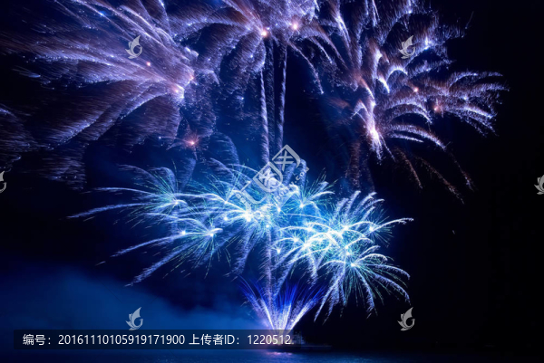 五彩繽紛的煙花