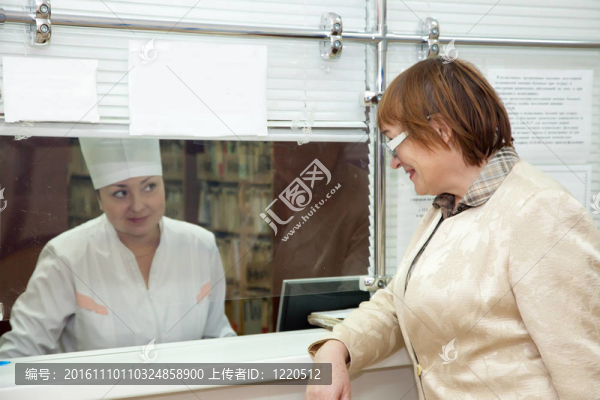 婦女等待病人的記錄
