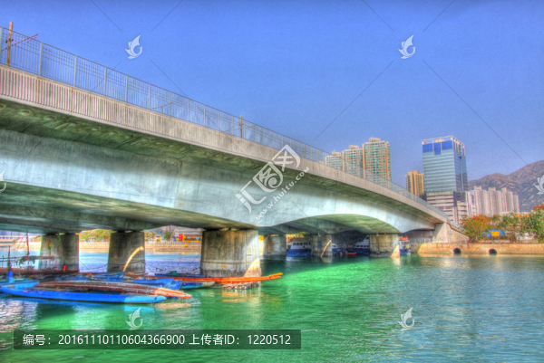 香港大橋與市中心的一天