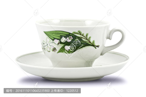 用鮮花裝飾的茶杯