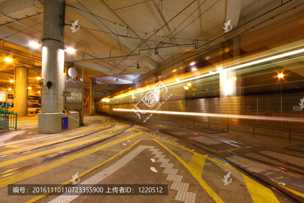 晚上在香港輕軌