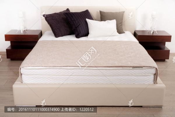 美麗的現(xiàn)代臥室的內(nèi)部