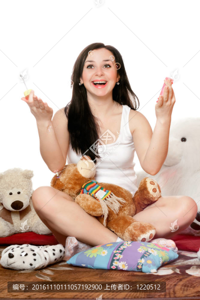 快樂女孩吹泡泡。分離