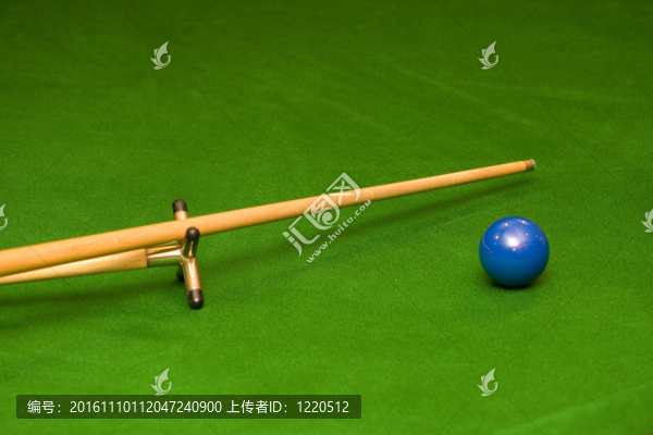 臺球球桿和球