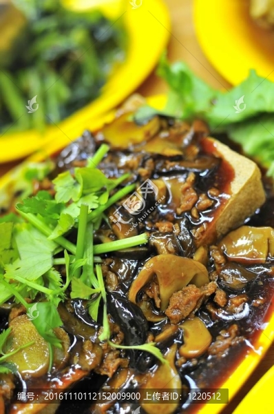 中國豆腐和蘑菇菜