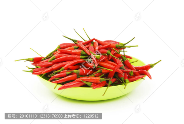 白色背景辣椒