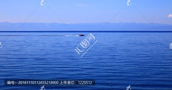 貝加爾湖；夏季。