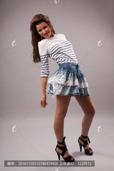迷人的女孩；攝影棚