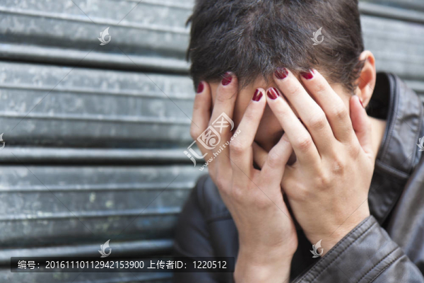 擔(dān)心的女孩