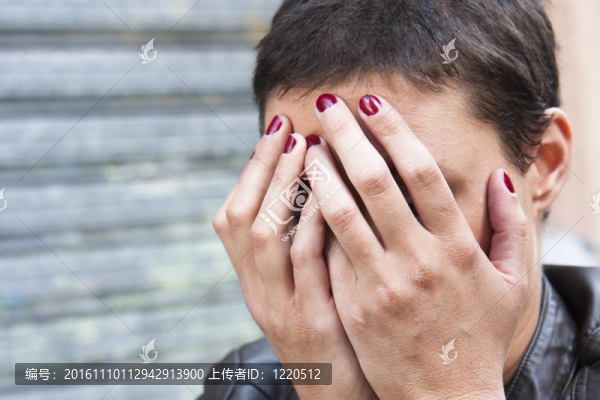 年輕的女人有關(guān)
