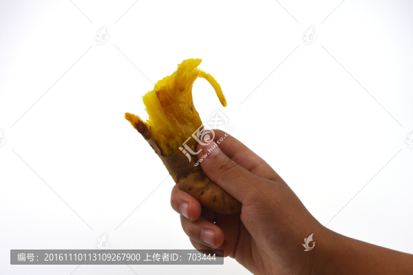 手拿烤熟的地瓜-匯圖網(wǎng) www.fosd68.com 手拿烤熟的地瓜