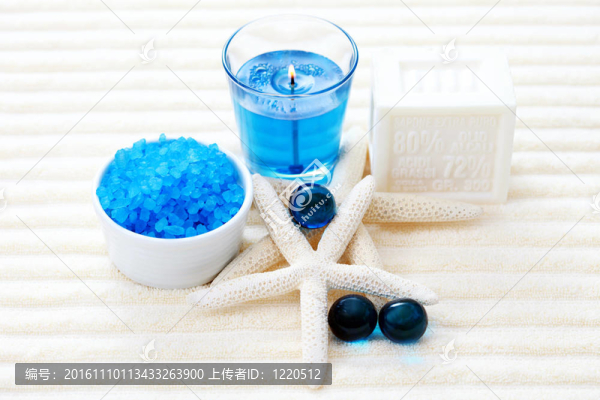 藍(lán)色的沐浴鹽