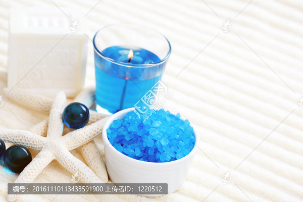 藍色的沐浴鹽