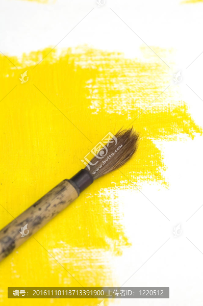刷上黃色油漆