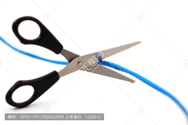 網(wǎng)絡(luò)電纜和剪刀