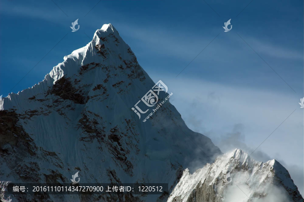阿瑪達(dá)布拉姆峰山