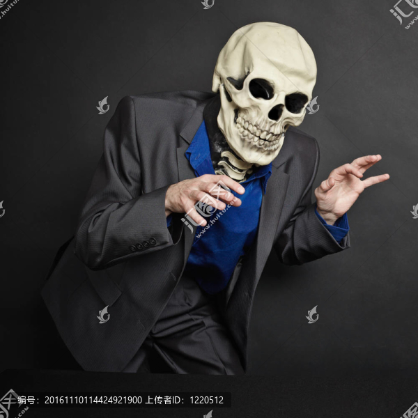 可怕的人在骷髏面具被盜