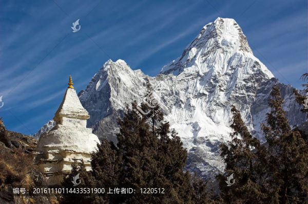 阿瑪達(dá)布拉姆峰山