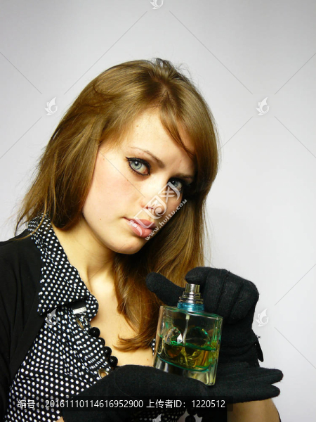 美麗的女孩與靈魂在手